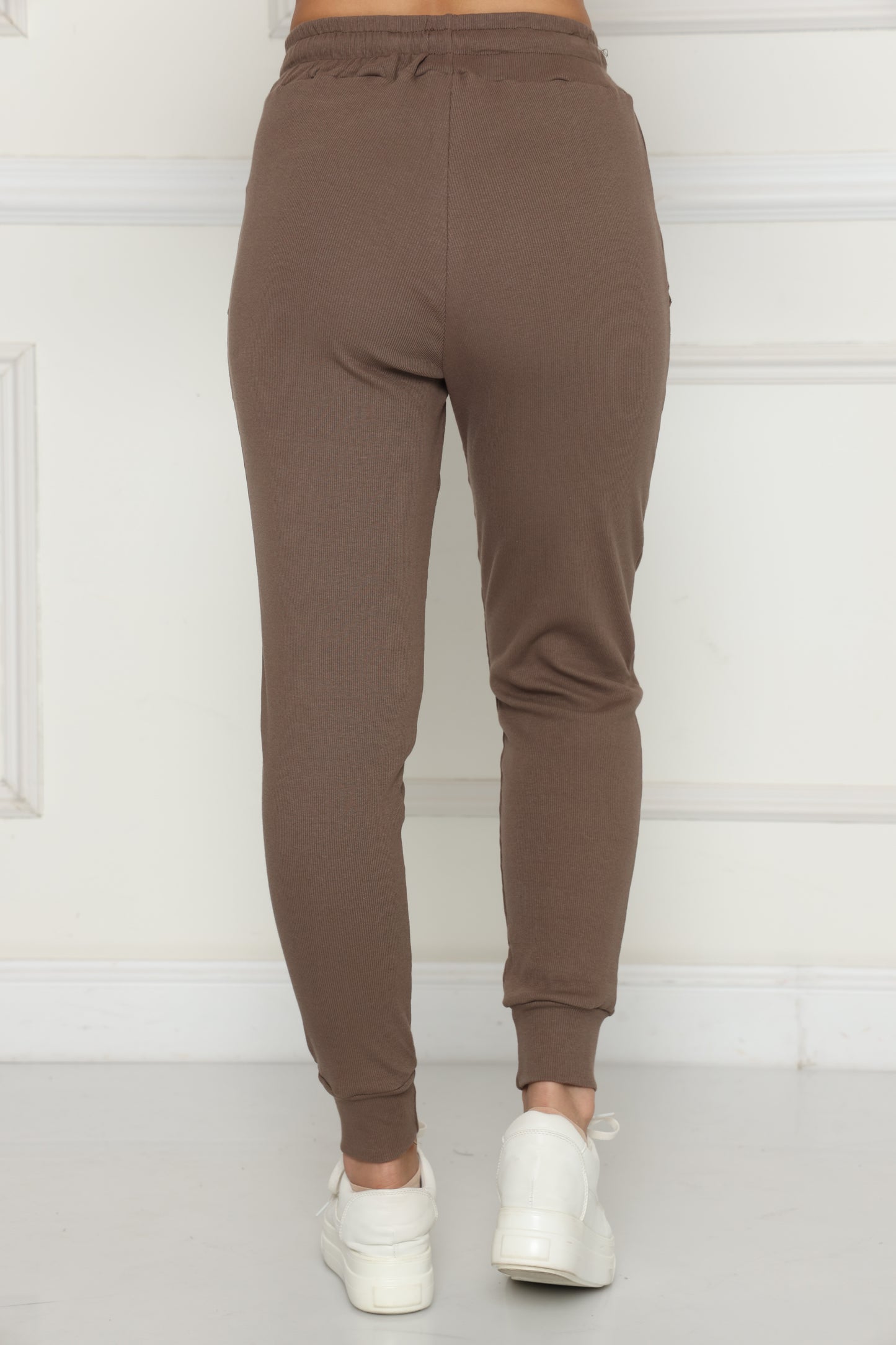 מכנסי ריב עם תיפורים