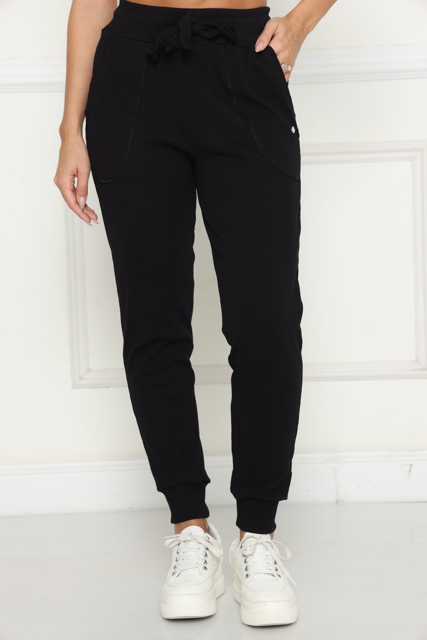 מכנסי ריב עם תיפורים