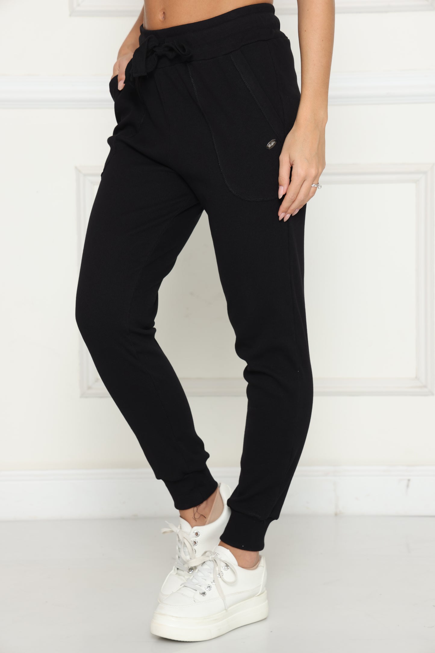 מכנסי ריב עם תיפורים