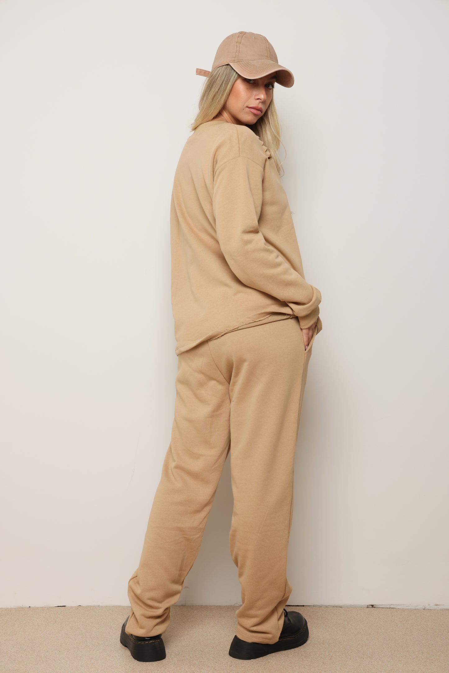 חליפת בראדלי קרעים