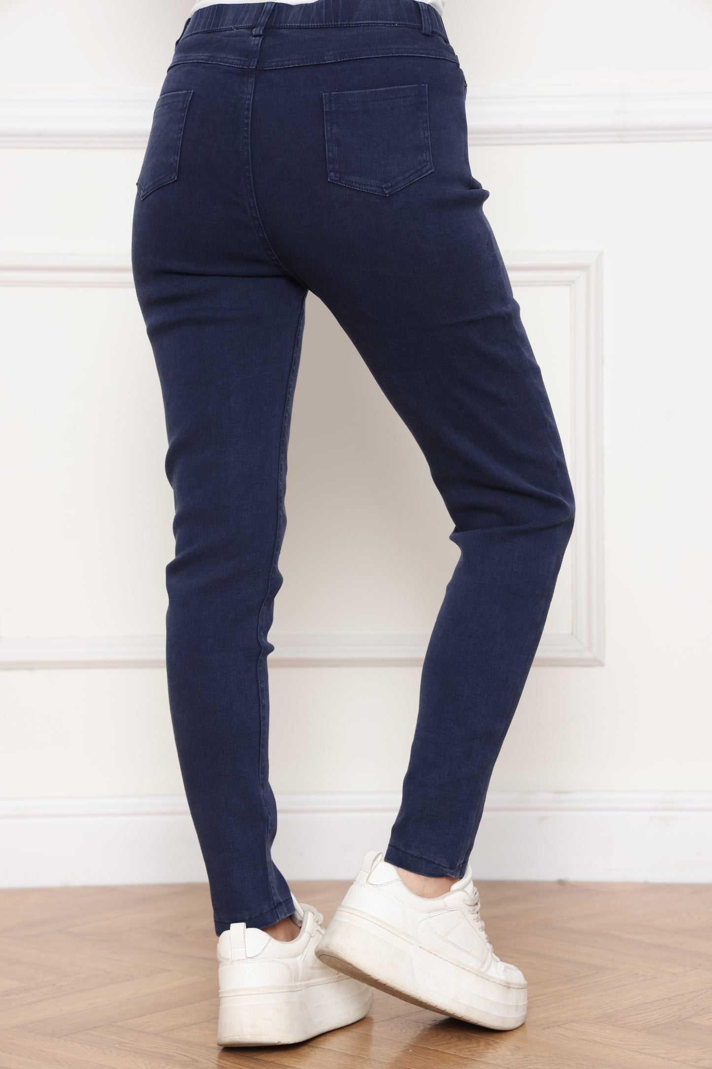 גינס פייב פוקט קרעים