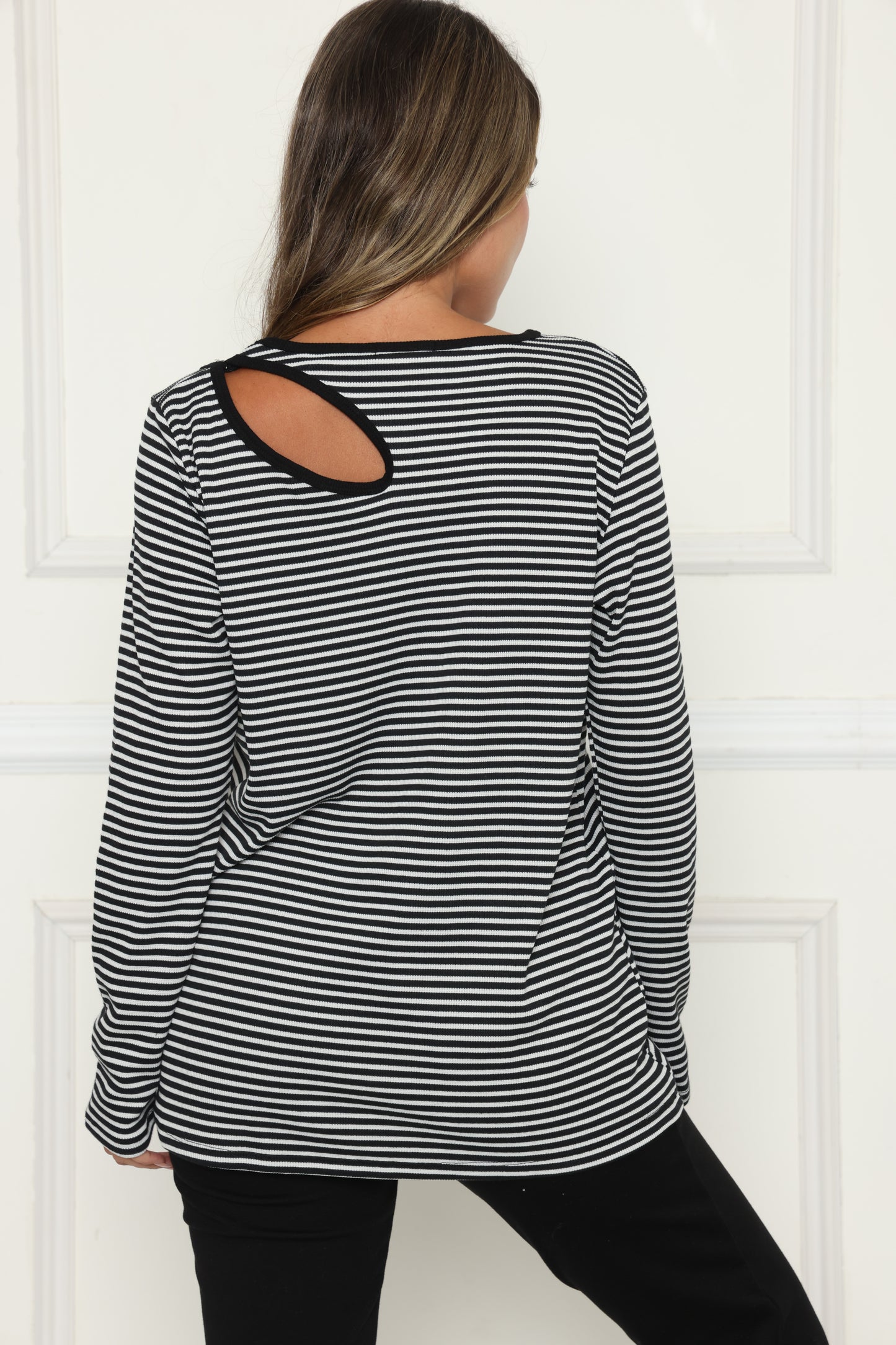 חולצת פסים פתח בכתף אפרט