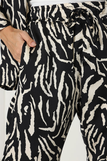 חליפת עליונית סאטן ג'יאנה