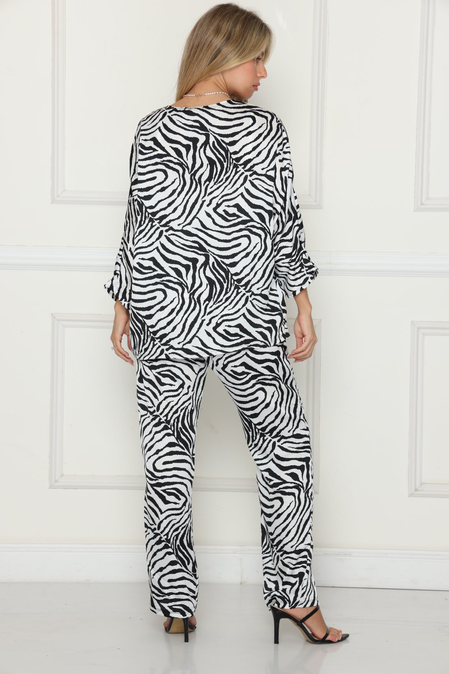 חליפת עליונית סאטן ג'יאנה