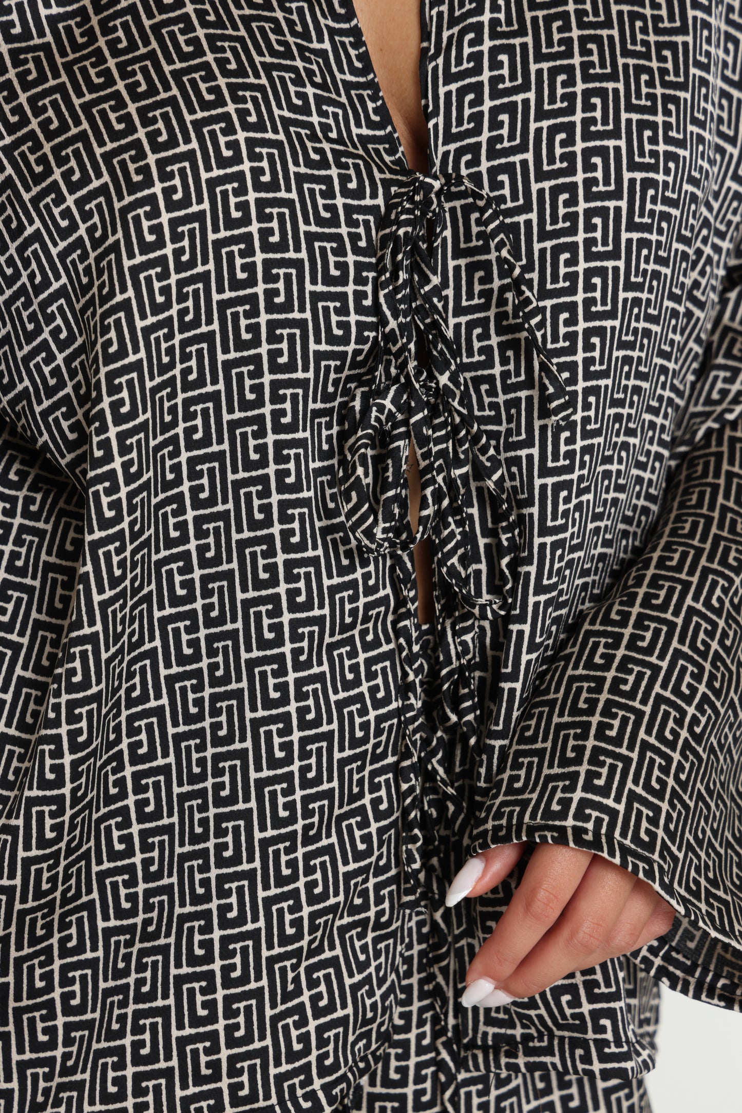 חליפות קשירות סאטן כריסטיאן