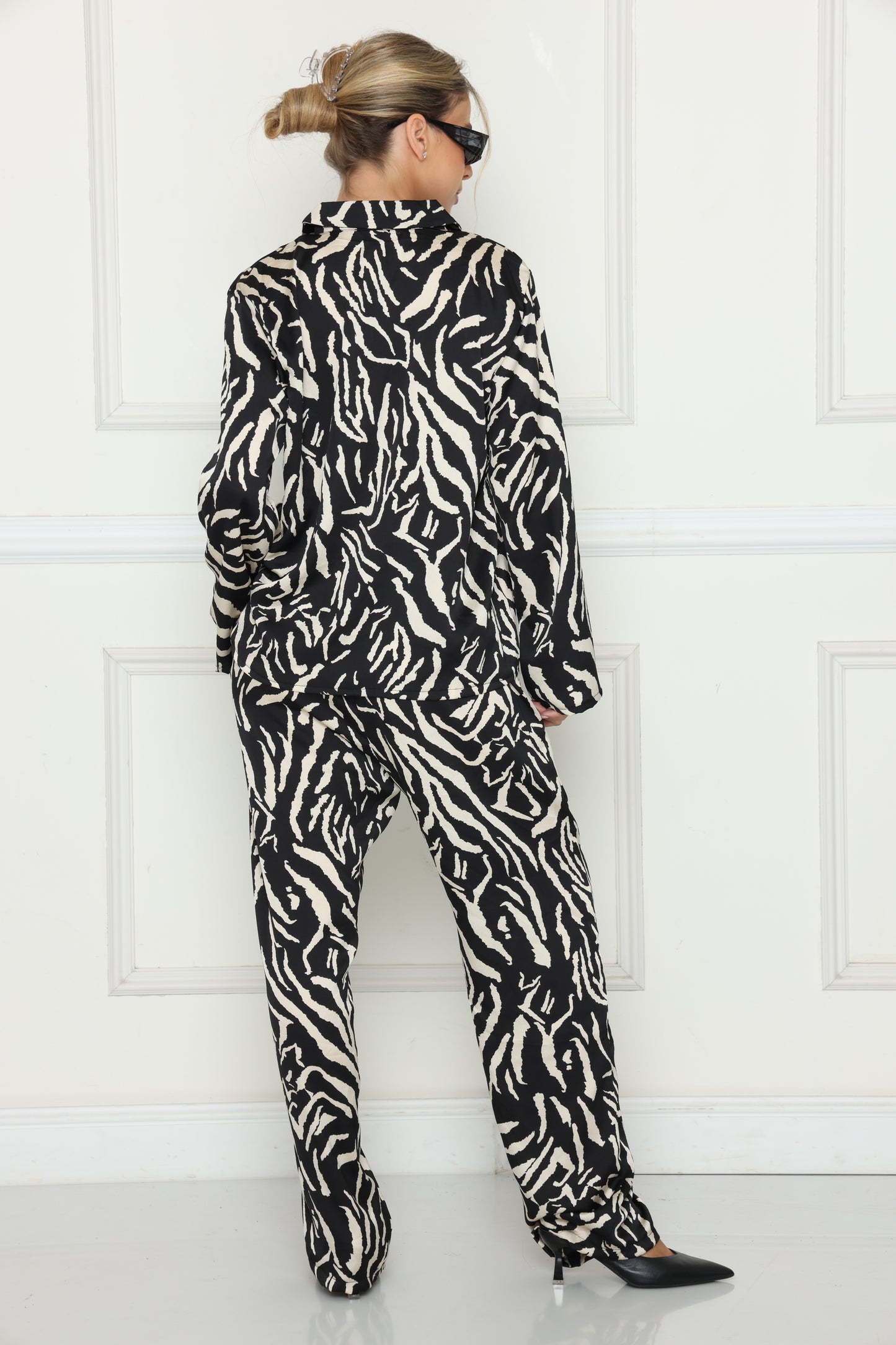 חליפות קשירות סאטן זברה