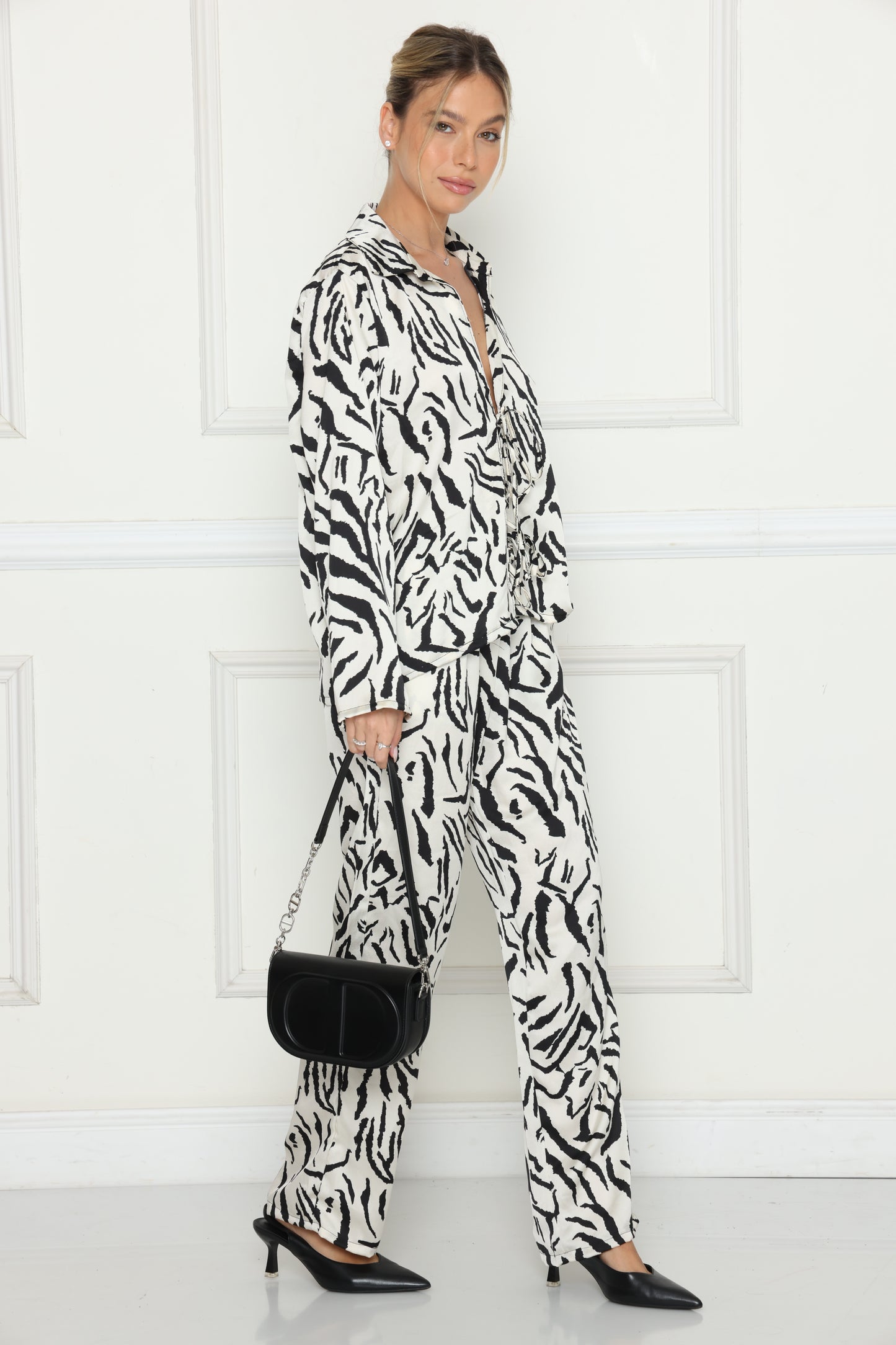 חליפות קשירות סאטן זברה