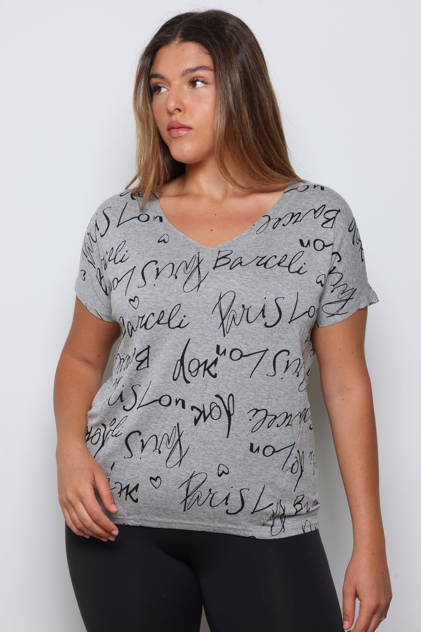 חולצת גרייס וי דפוס