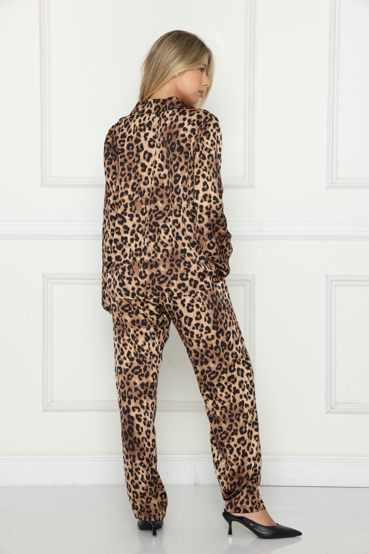 חליפות קשירות סאטן טייגר