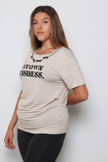 טי שירט בשילוב שרשרת פפיונים