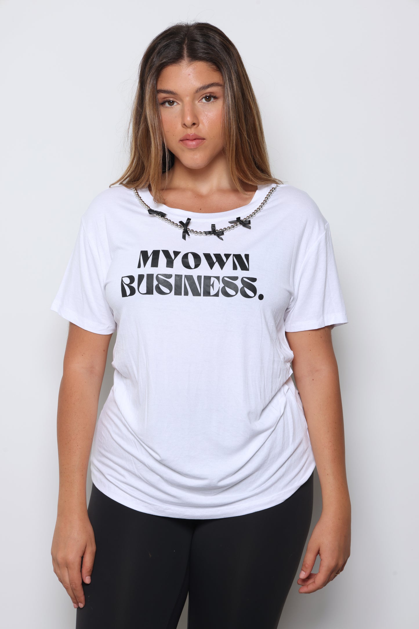 טי שירט בשילוב שרשרת פפיונים