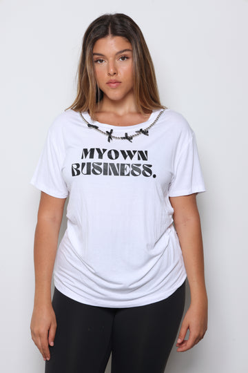 טי שירט בשילוב שרשרת פפיונים