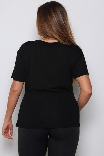 טי שירט בשילוב שרשרת פפיונים