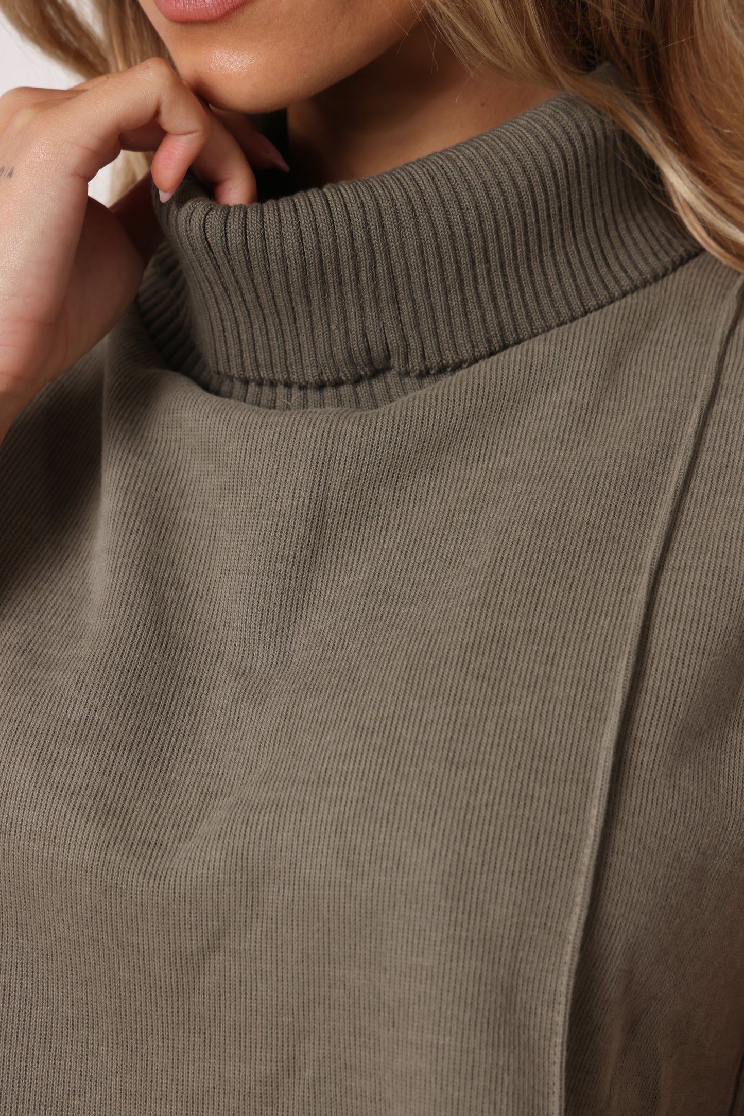 חליפת סריג כרמן