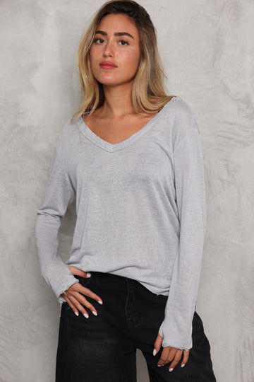 חולצת וי סלאב קרעים כפפה