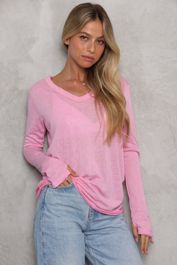 חולצת וי סלאב קרעים כפפה