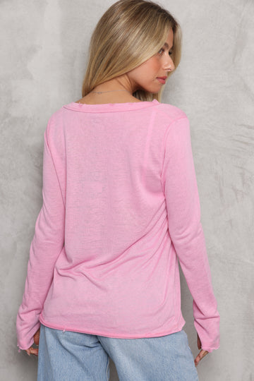 חולצת וי סלאב קרעים כפפה