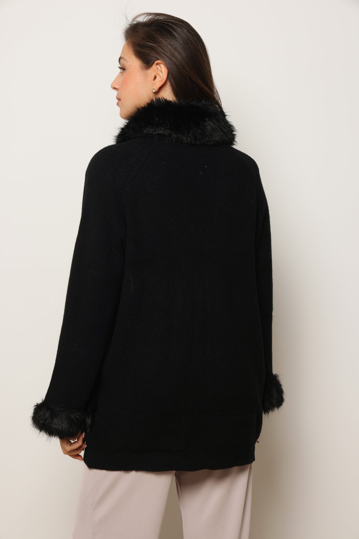 ג'קט סריג בשילוב פרווה