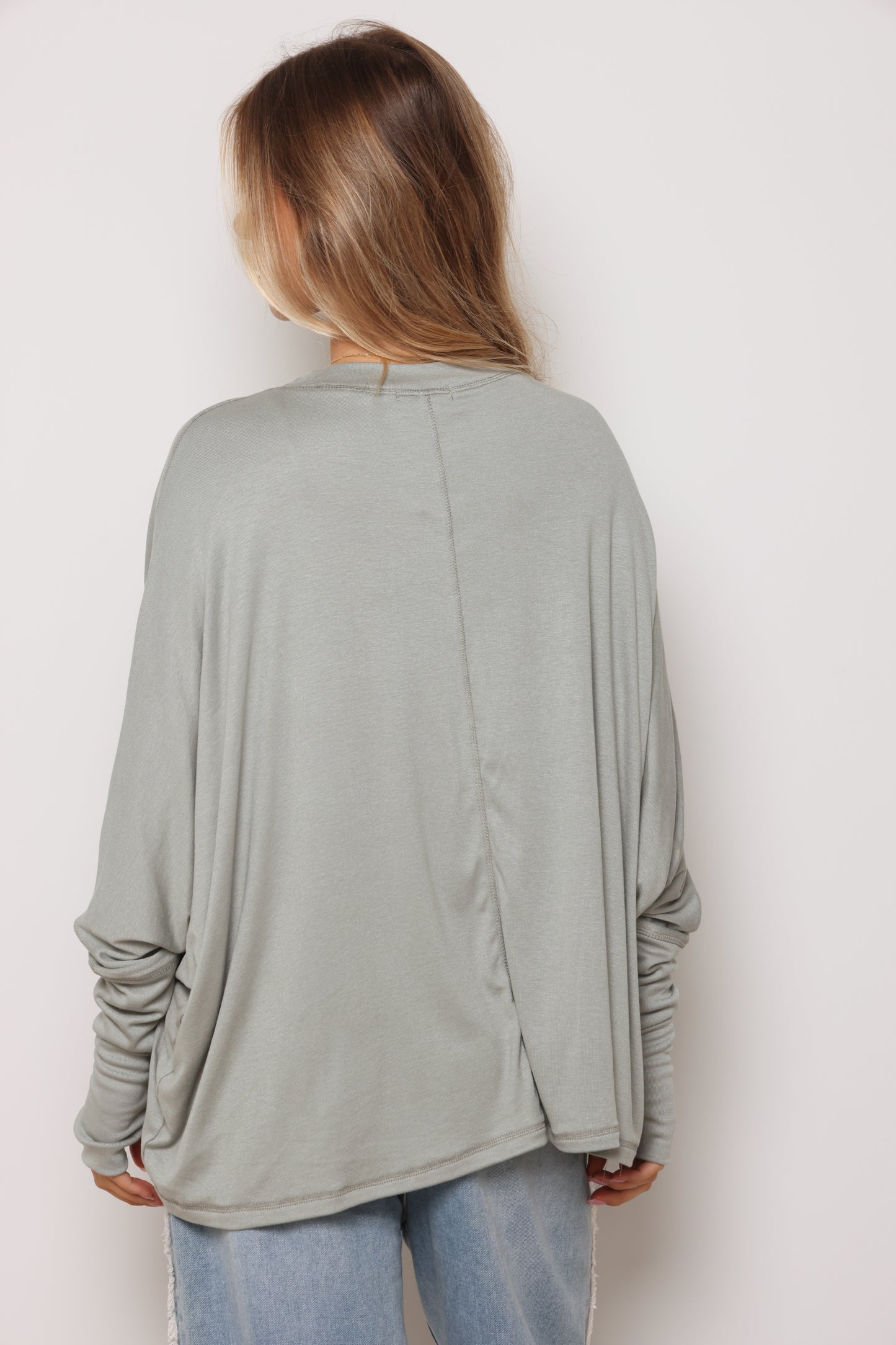 חולצת אוברסייז עטלף כפפה