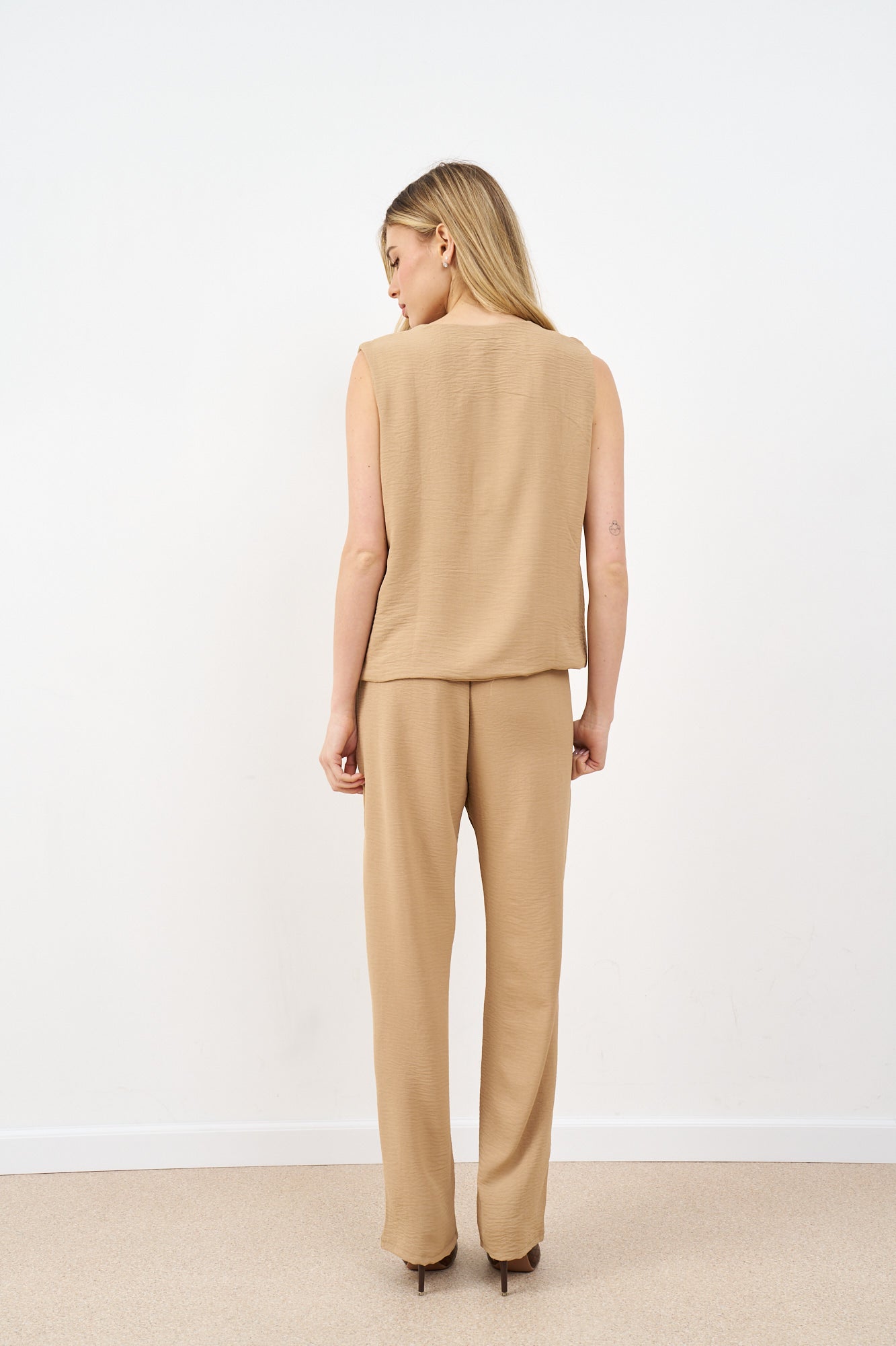 חליפת ווסט לורי