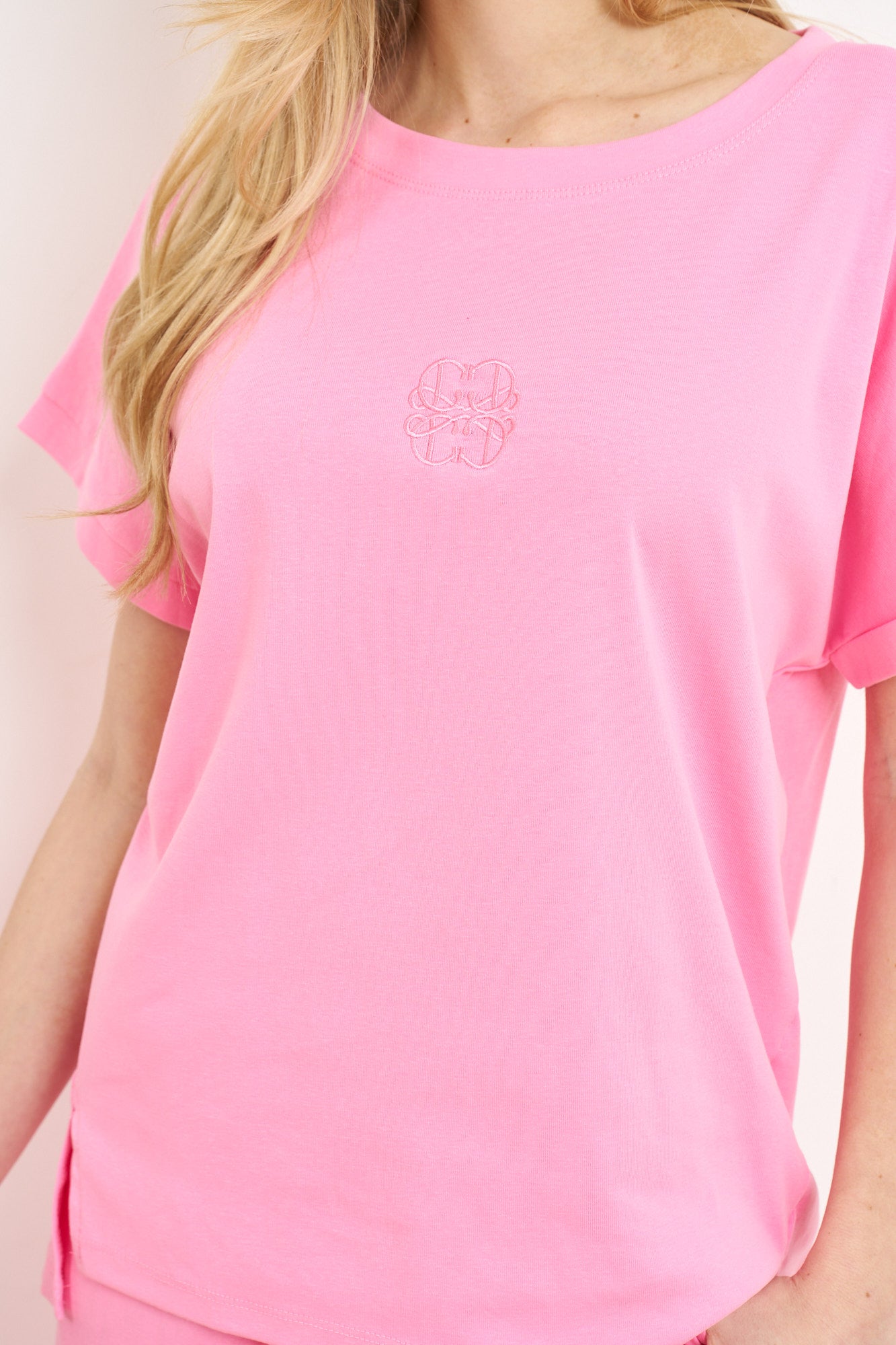 חליפת הדס לוגו רקום