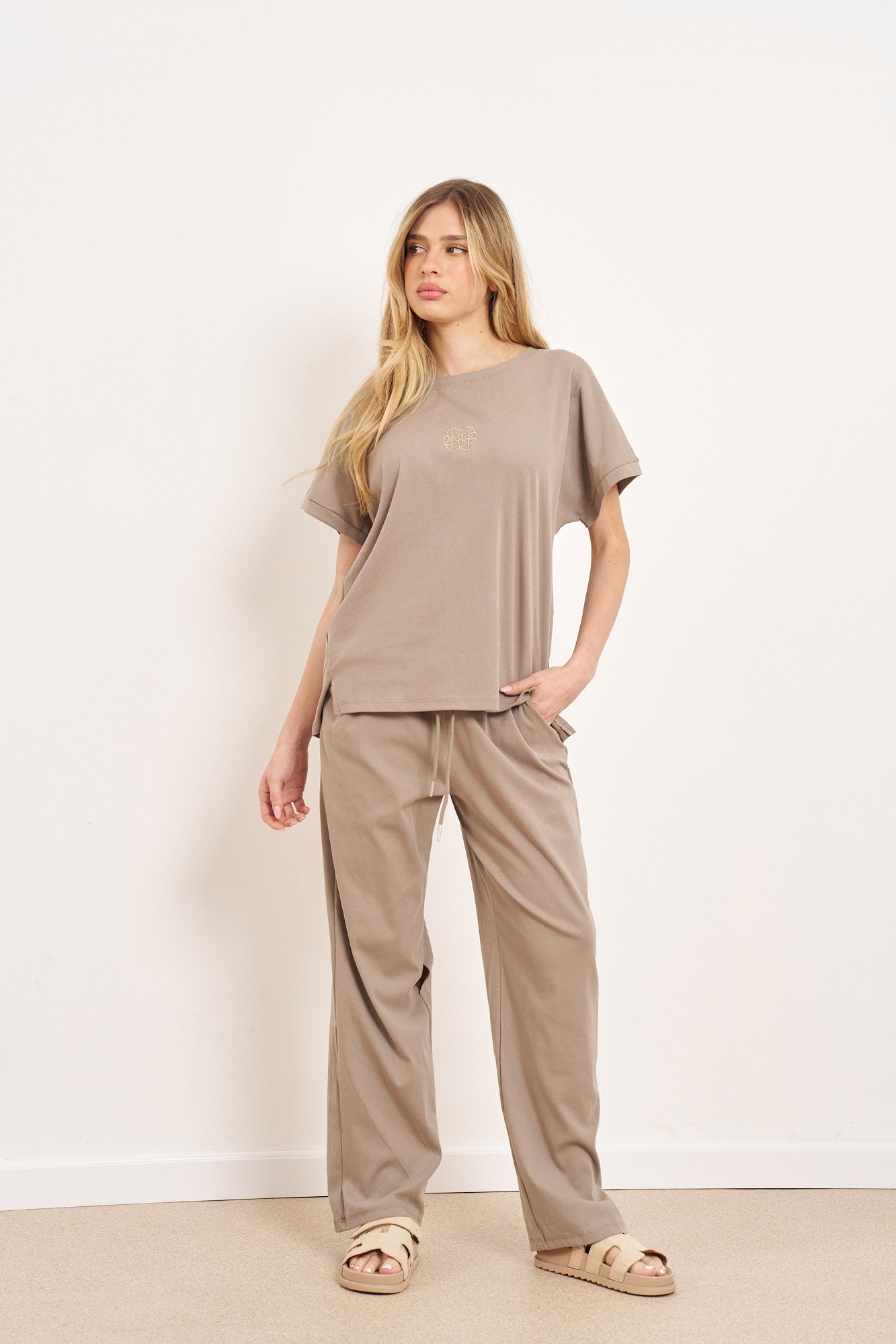 חליפת הדס לוגו רקום