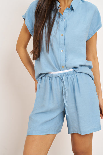 חליפת שורט קרפ מכופתרת