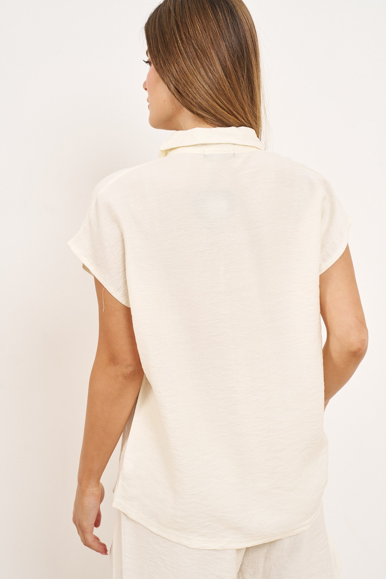 חליפת שורט קרפ מכופתרת