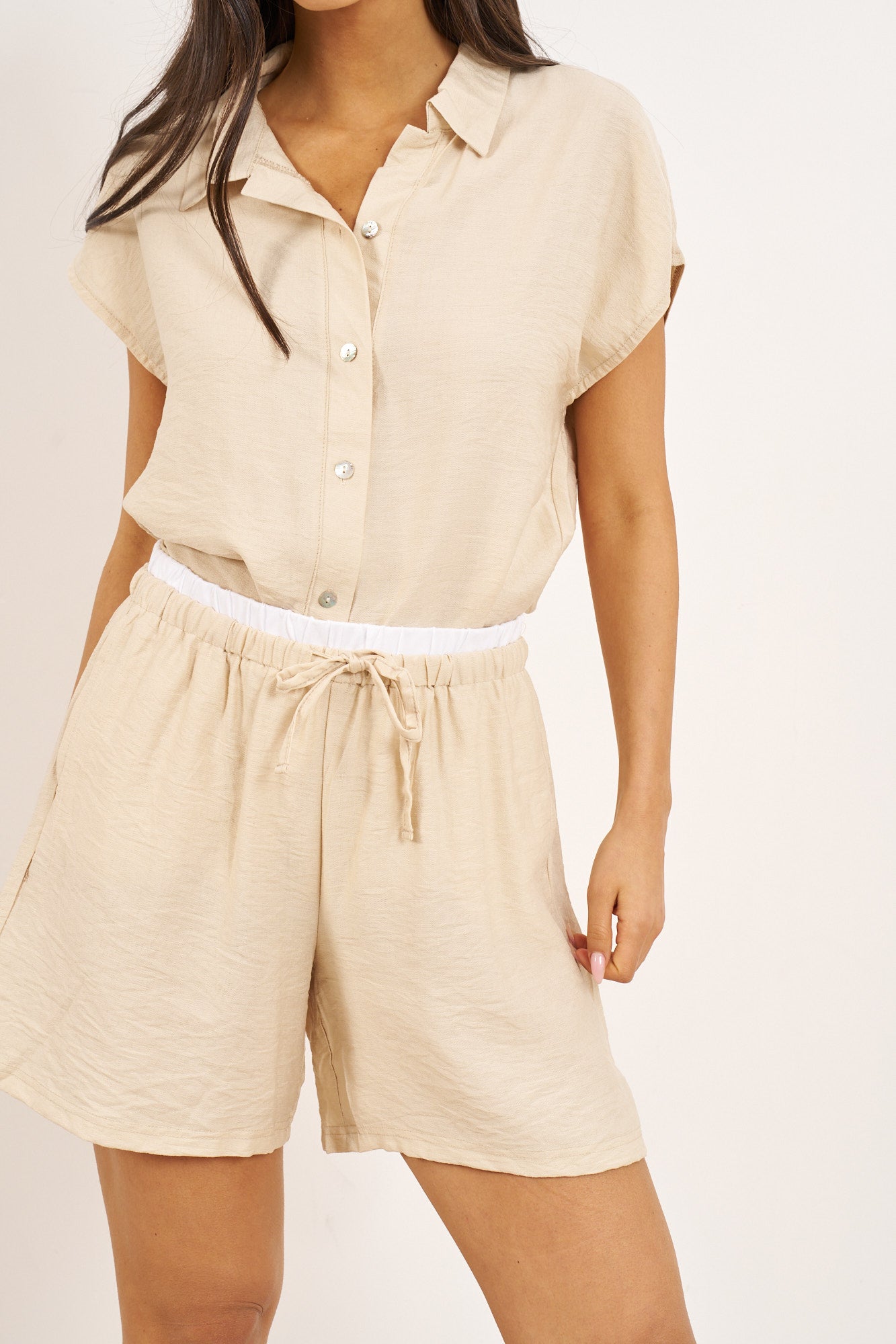 חליפת שורט קרפ מכופתרת