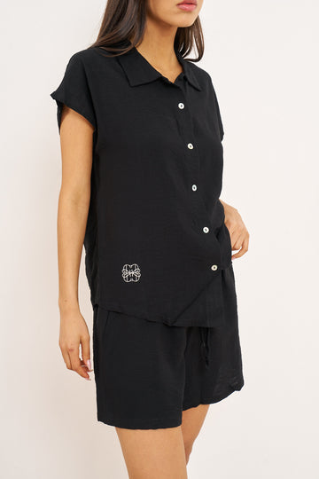 חליפת שורט קרפ מכופתרת