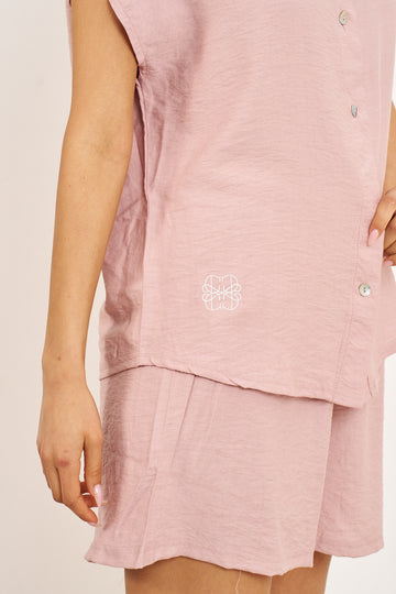 חליפת שורט קרפ מכופתרת