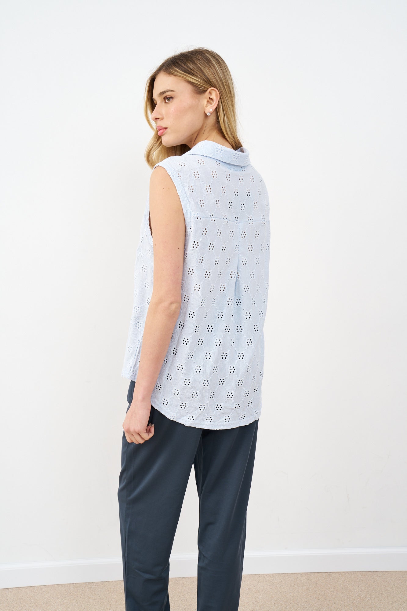 חולצת קרושה מכופתרת