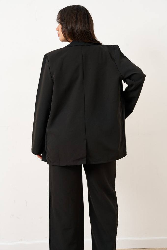 חליפת בלייזר ויקטוריה