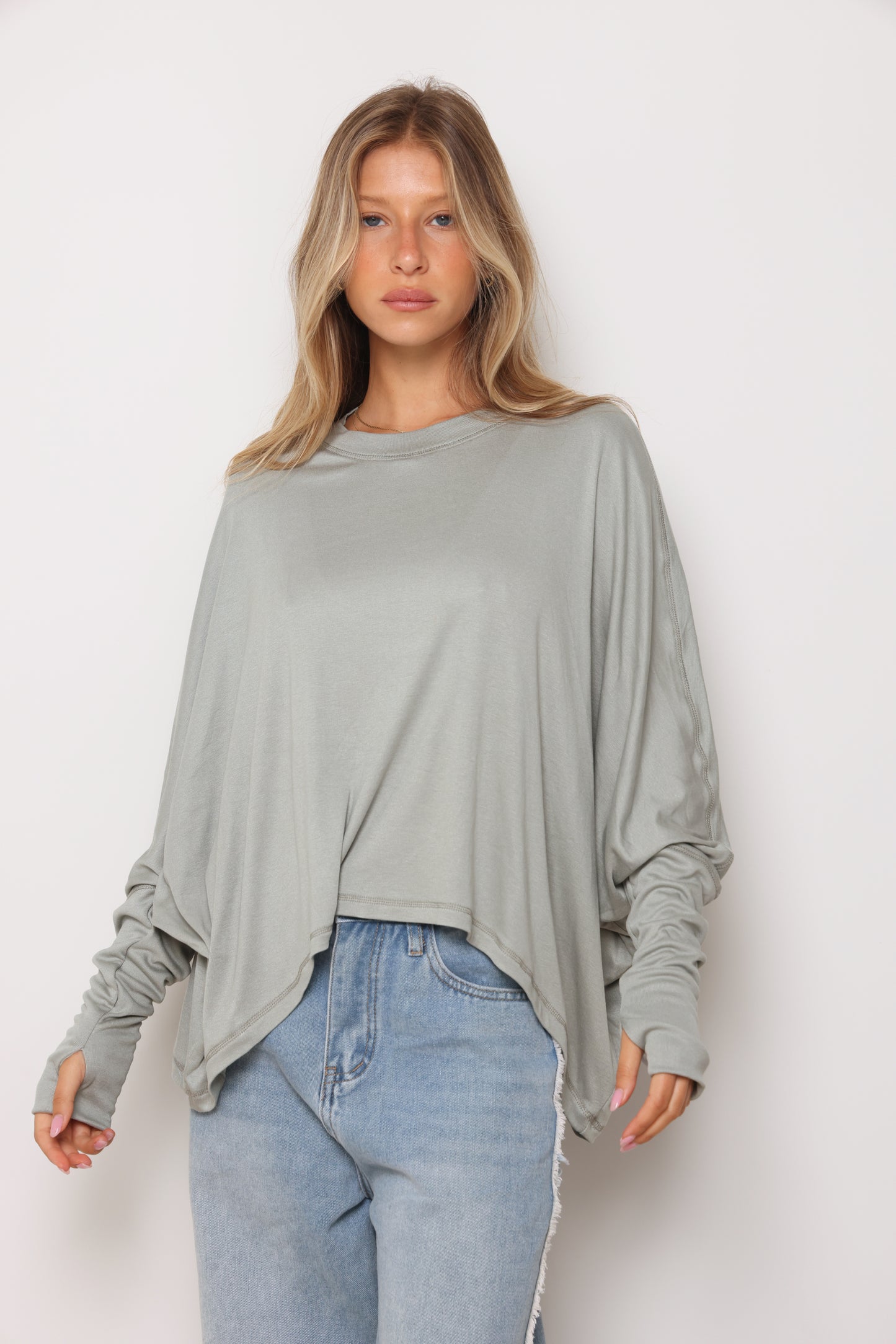 חולצת אוברסייז עטלף כפפה