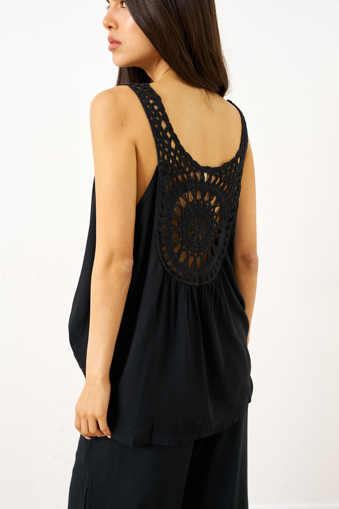 חליפת גל פשתן תחרה