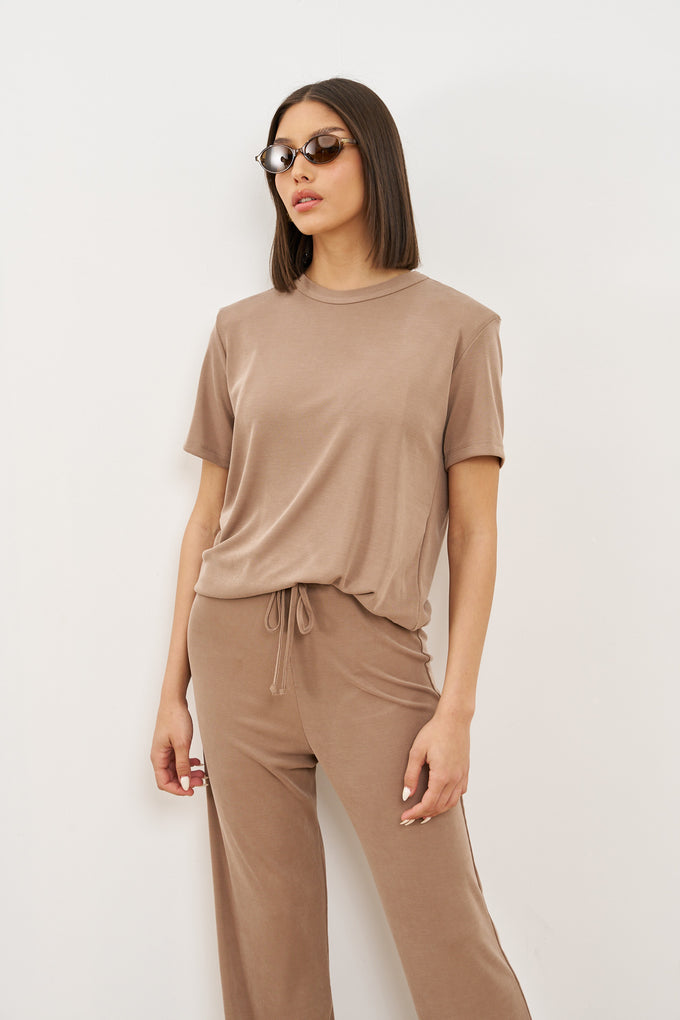 חליפת ניקי כותפות מודאל