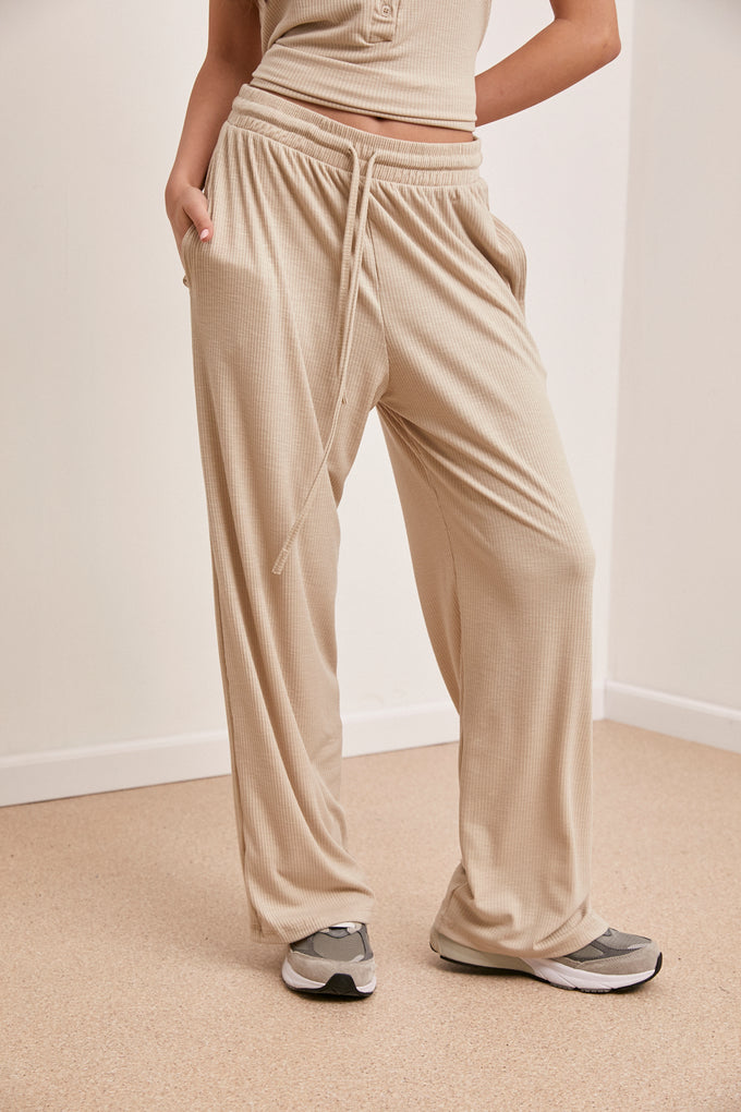 חליפת גופיה לסלי