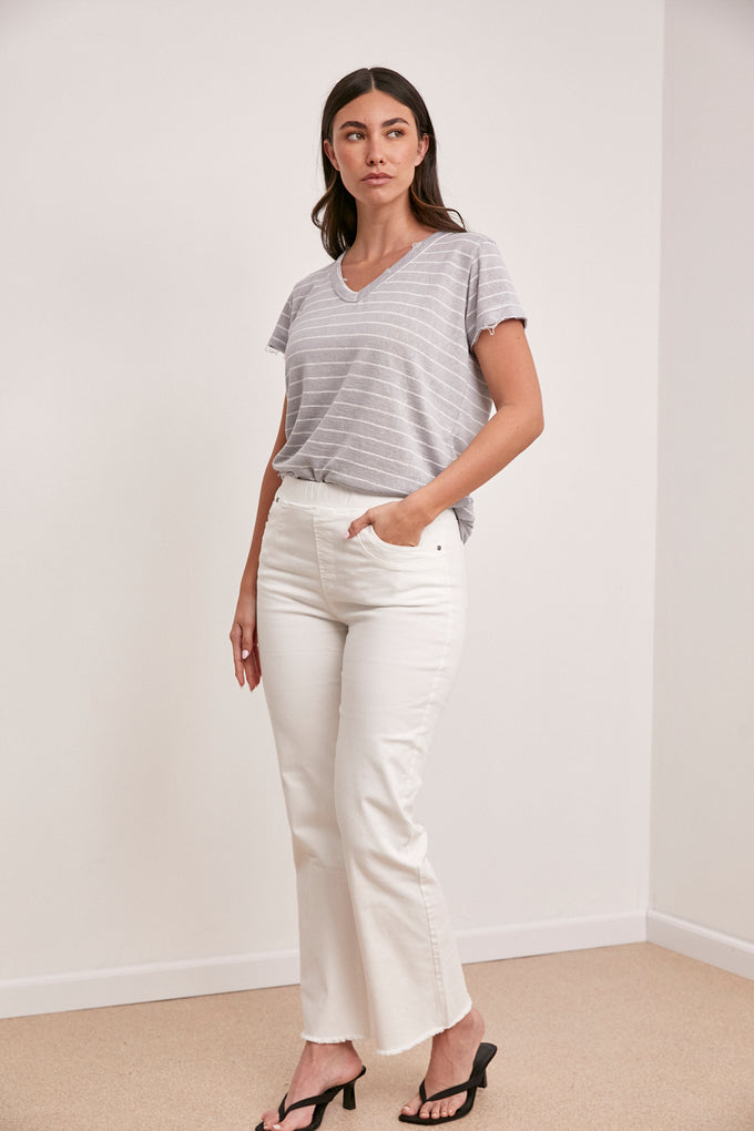 חולצת וי פסים גזורה