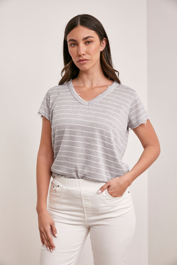 חולצת וי פסים גזורה