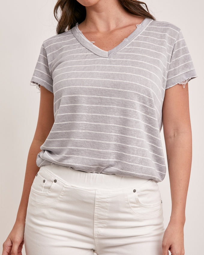 חולצת וי פסים גזורה