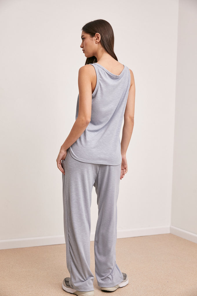 חליפת גופיה לסלי