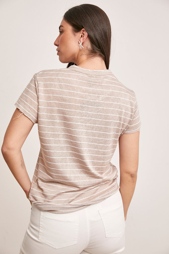 חולצת ניקי פסים גזורה