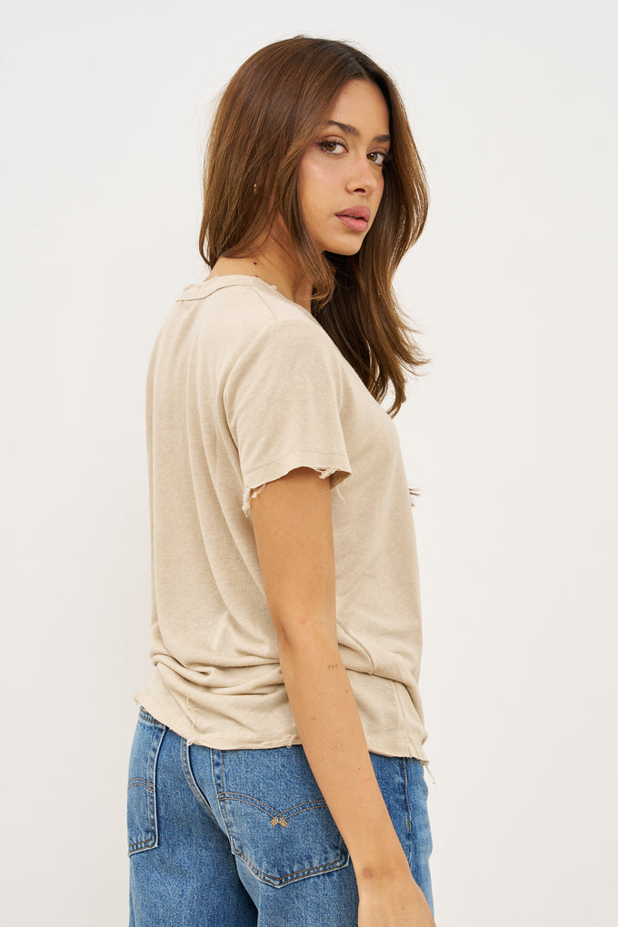 טי-שרט וי בסיומת פרומה