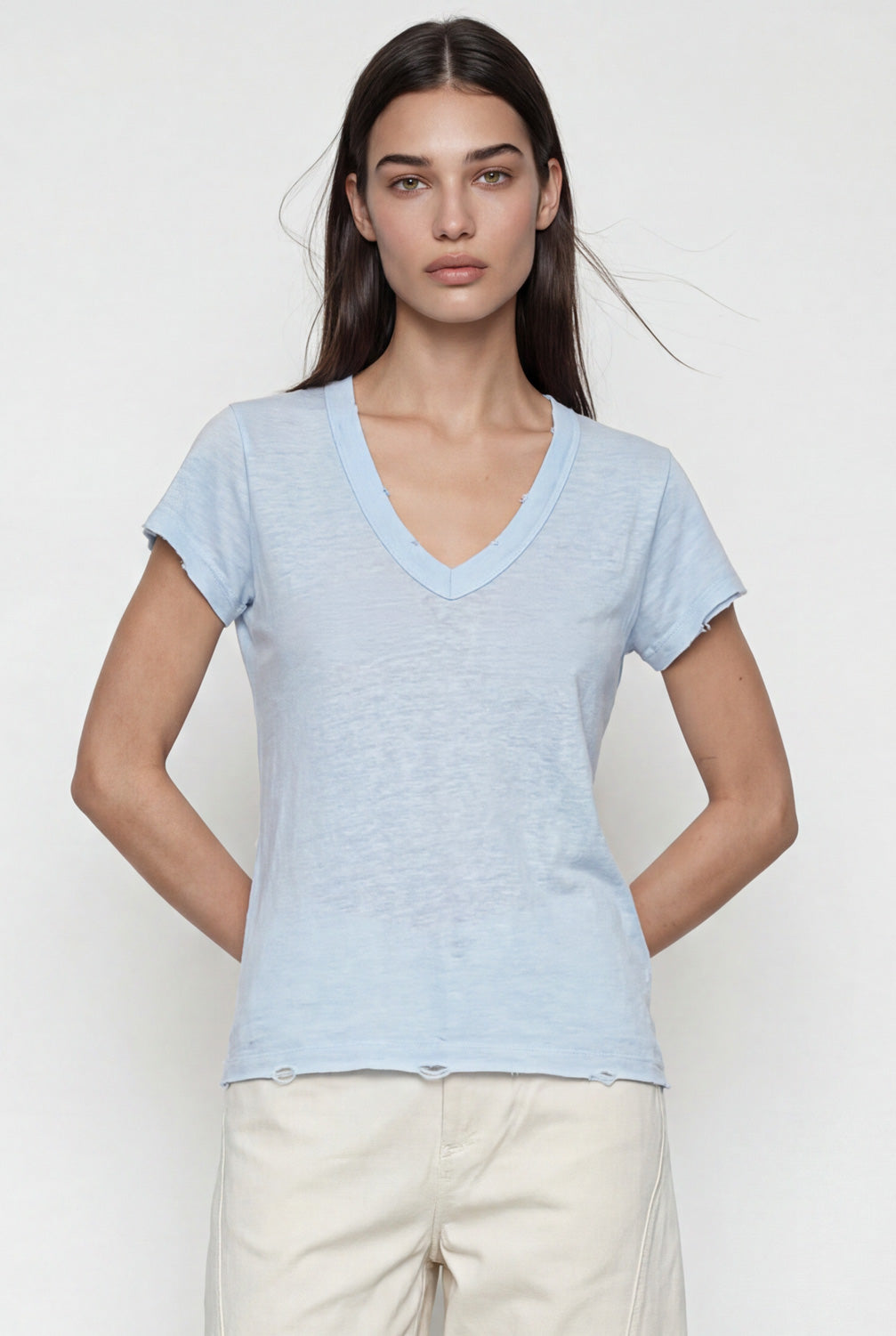 חולצת וי סלאב שקפקפה