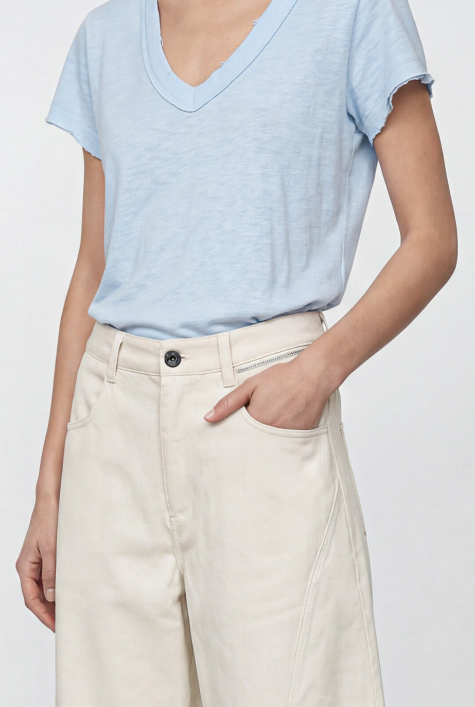 חולצת וי סלאב שקפקפה