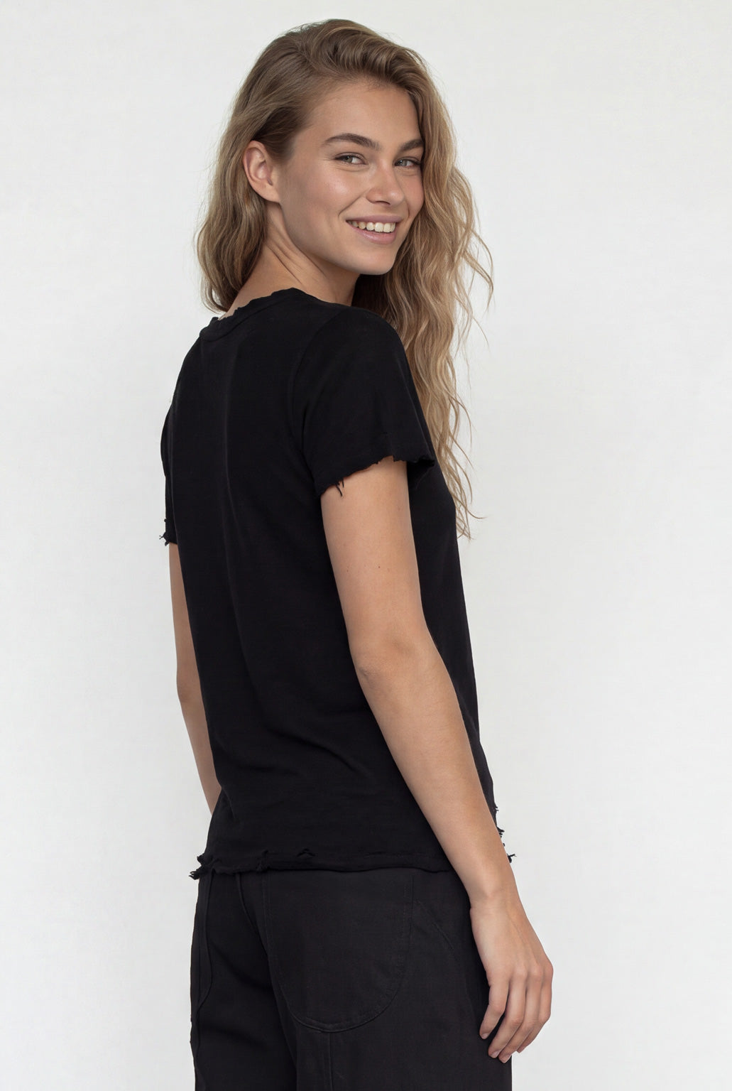 חולצת וי סלאב שקפקפה