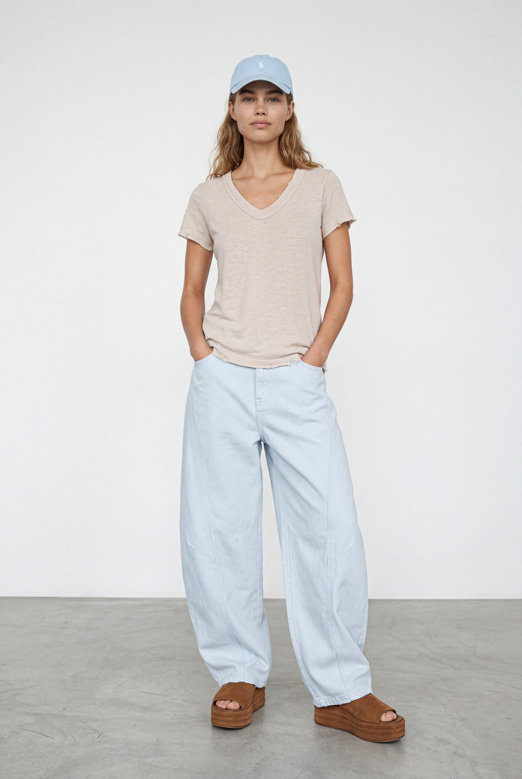 חולצת וי סלאב שקפקפה