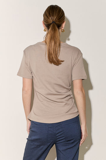 בייסיק ניקי יסמין