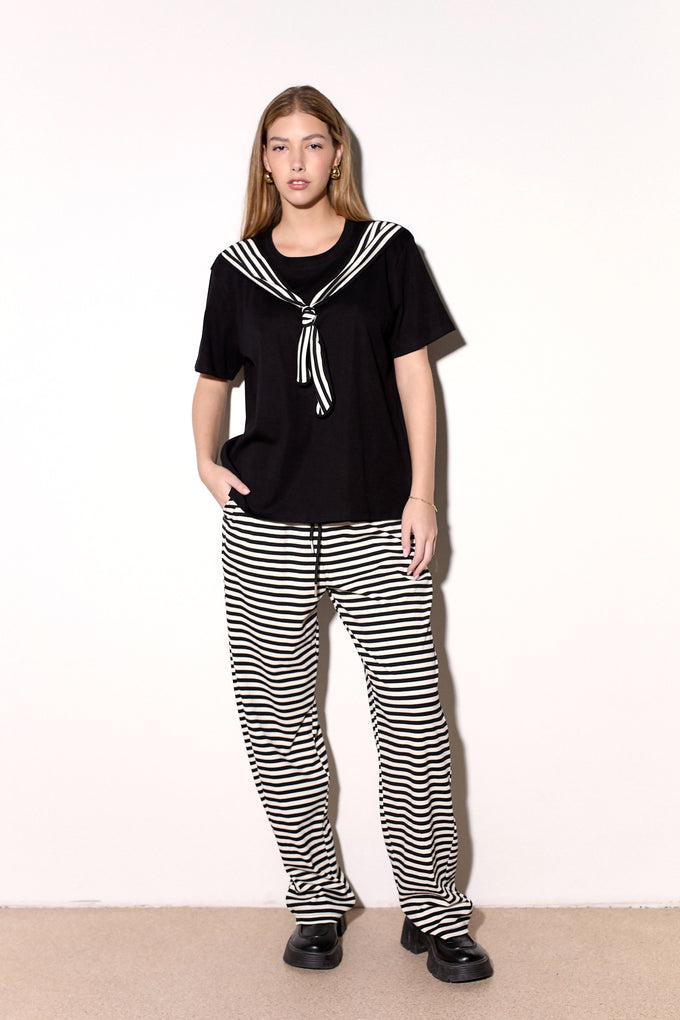 חליפת עניבה פסים