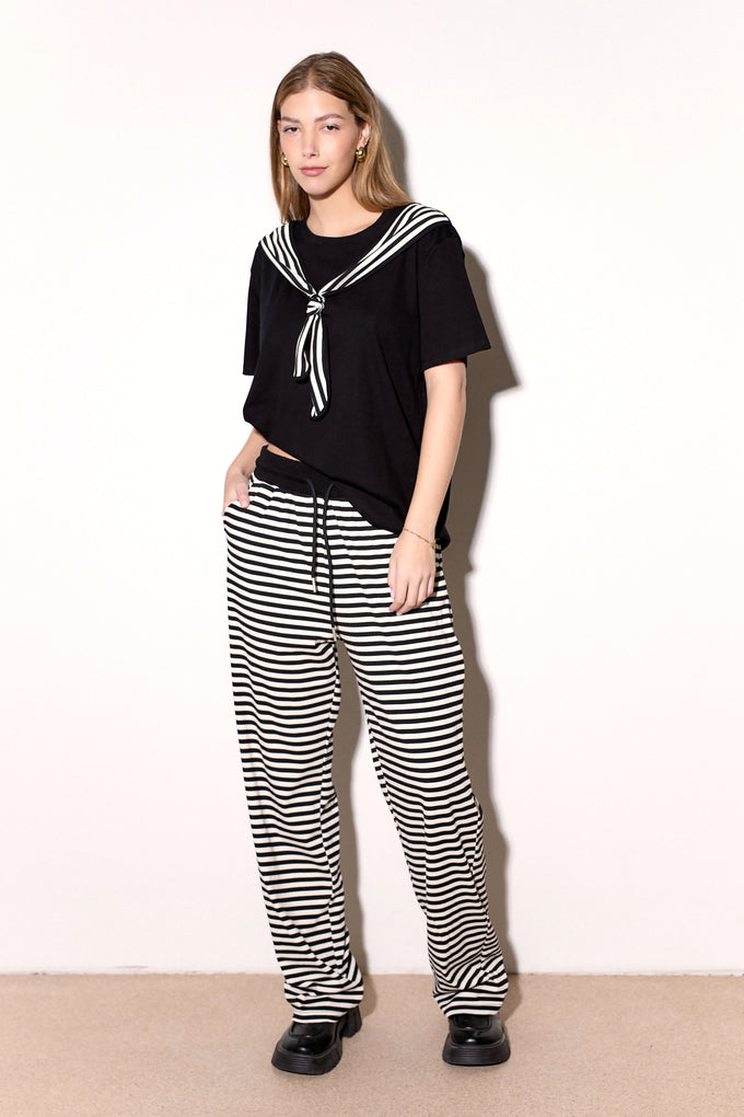 חליפת עניבה פסים